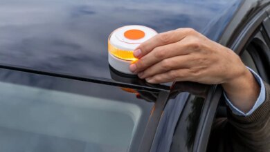 Facua требует от DGT прекратить продажи несертифицированных балок V-16