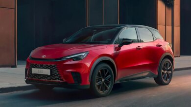 Lexus LBX 2026 выходит на рынок Испании с обновлённым дизайном и расширенной комплектацией