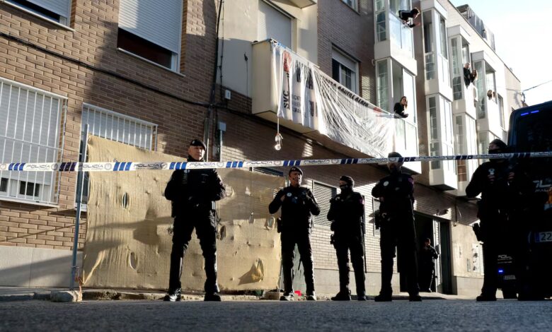 Familias en Carabanchel logran suspensión del desahucio y esperan negociaciones con Sareb