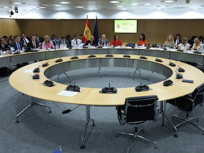 Spanish Authorities Discuss Wage Indexation for Civil Servants Until 2028