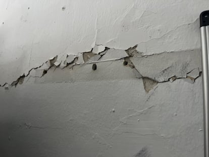 Padres exigen reparación urgente de la escuela en San Blas por peligro para los niños