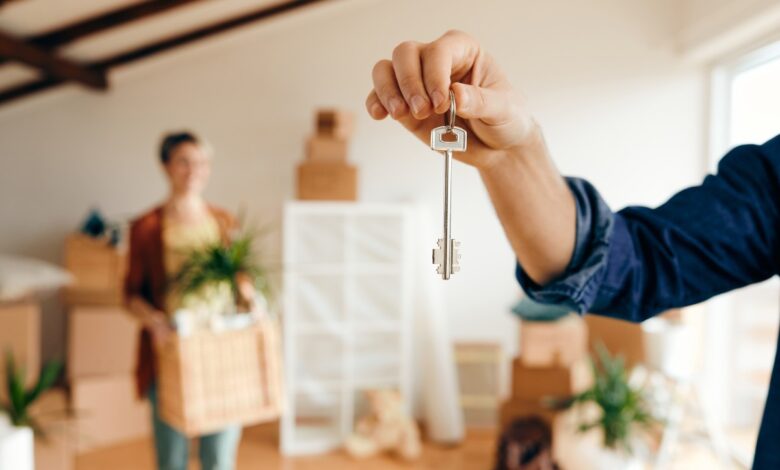 ¿Es legal pagar anticipos al alquilar un piso en España en 2025?