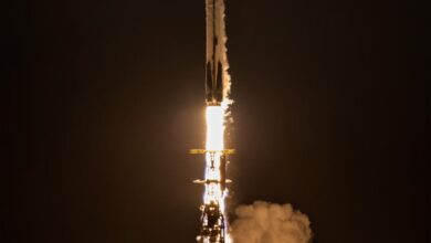 Первая ступень Falcon 9 с юбилейным номером совершила дебютную посадку на платформу в океане