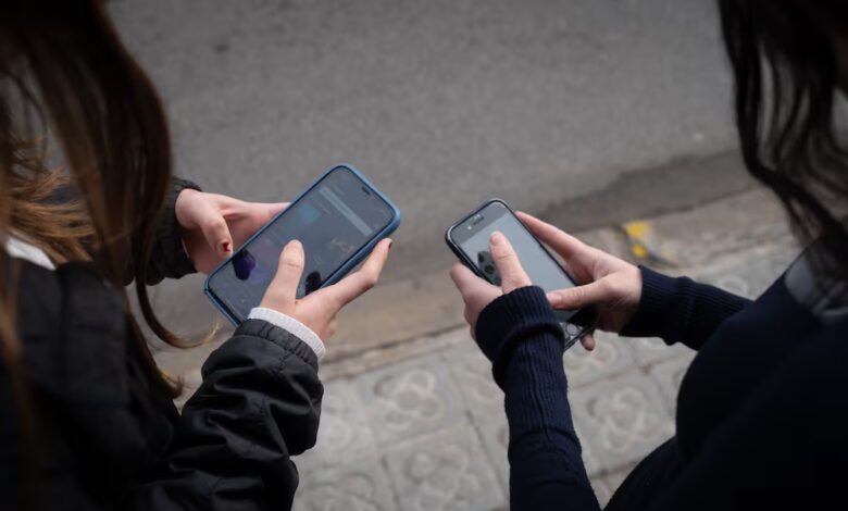 How I Tried to Break My Smartphone Addiction in Madrid—and What Came of It