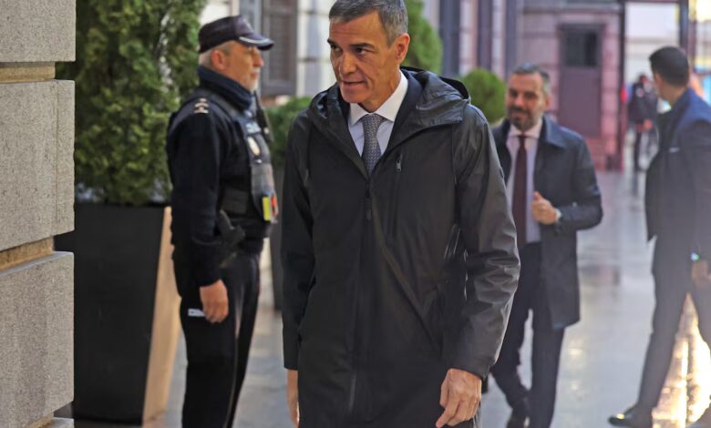 Внутренние конфликты разрывают PSOE на фоне скандалов и ожидания перемен