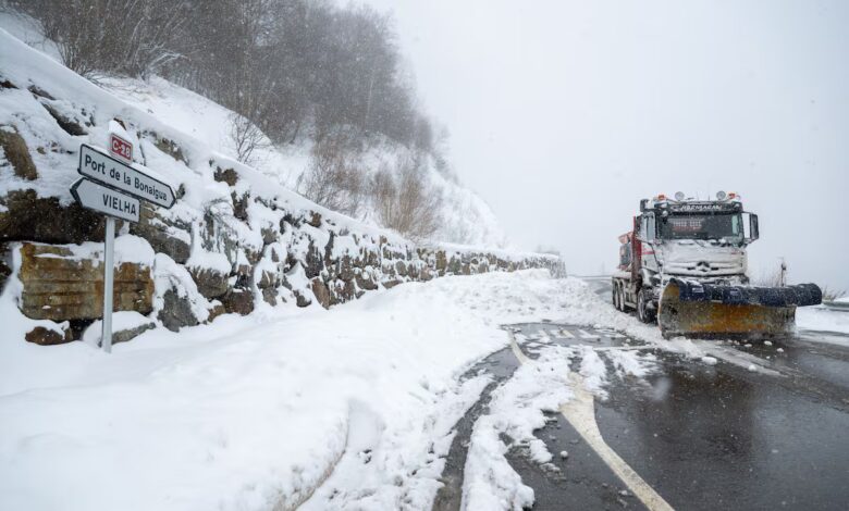 Fuertes nevadas y lluvias complicarán el tráfico en España durante la Navidad