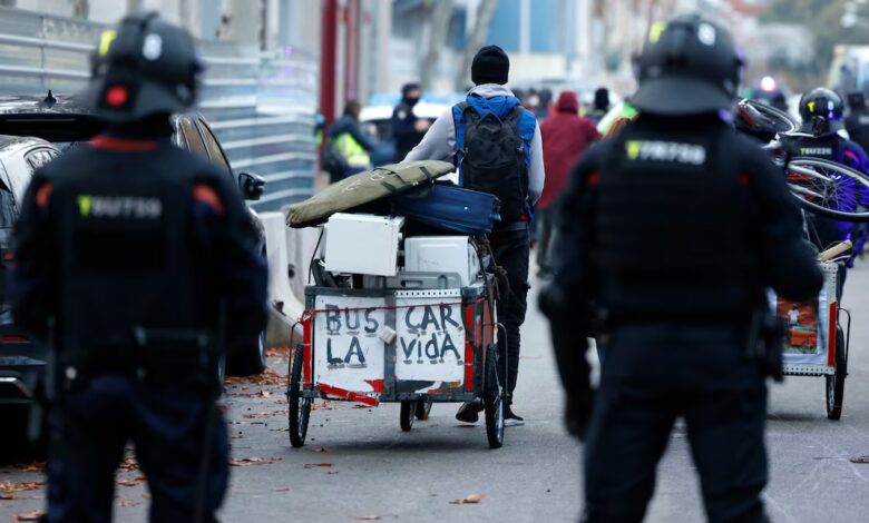 Temporary Shelters Opened for Migrants in Badalona After B9 Eviction