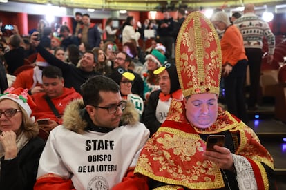 El Teatro Real se transforma en carnaval: así se vive la Lotería de Navidad en Madrid