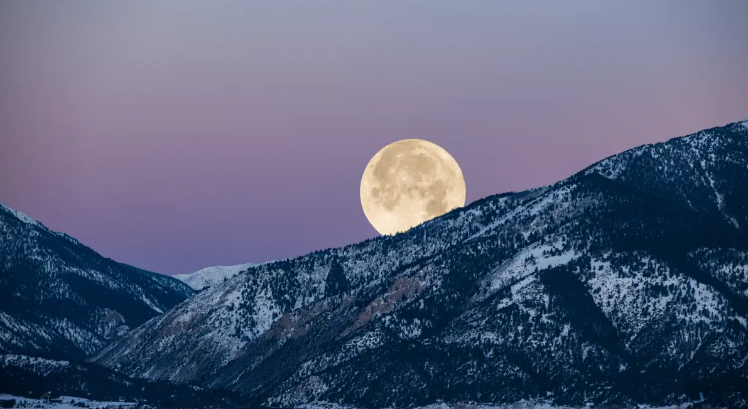The Brightest Supermoon of 2025 Will Illuminate the Skies Over Spain in December