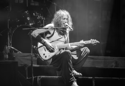 La escena del rock español despide a Robe Iniesta — fallece el líder de Extremoduro