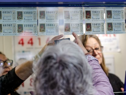 In Madrid, the Second Prize of the Christmas Lottery Brings Millions and a Touching Farewell Story