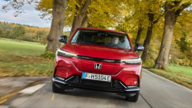 Honda e:Ny1 Π»ΠΎΠΌΠ°Π΅Ρ ΡΡΠ΅ΡΠ΅ΠΎΡΠΈΠΏΡ ΠΎΠ± ΡΠ»Π΅ΠΊΡΡΠΎΠΌΠΎΠ±ΠΈΠ»ΡΡ
ΠΈ ΡΠ΄ΠΈΠ²Π»ΡΠ΅Ρ ΡΠ²ΠΎΠΈΠΌ ΠΏΠΎΠ΄Ρ
ΠΎΠ΄ΠΎΠΌ