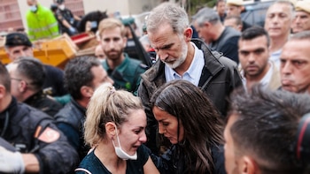 Король Фелипе VI и королева Летисия прибыли в Адамус после трагедии на железной дороге