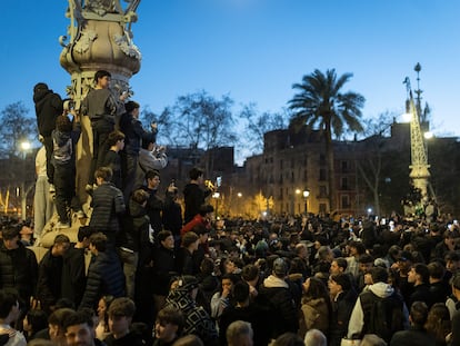 Four arrested and chaos as mass therian gathering in Barcelona spins out of control