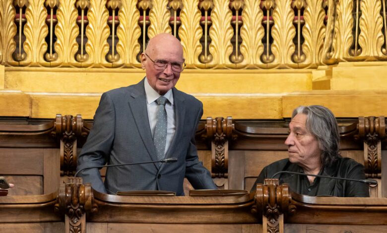 Неожиданное решение Льюиса Рабеля: почему он покидает пост в Барселоне