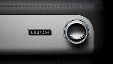 Ferrari Luce: ΠΏΠ΅ΡΠ²ΡΠΉ ΡΠ»Π΅ΠΊΡΡΠΎΠΊΠ°Ρ Π±ΡΠ΅Π½Π΄Π° Ρ Π½Π΅ΠΎΠΆΠΈΠ΄Π°Π½Π½ΡΠΌΠΈ ΡΠ΅ΡΠ΅Π½ΠΈΡΠΌΠΈ ΠΈ Π²Π»ΠΈΡΠ½ΠΈΠ΅ΠΌ Apple RUSSPAIN.COM