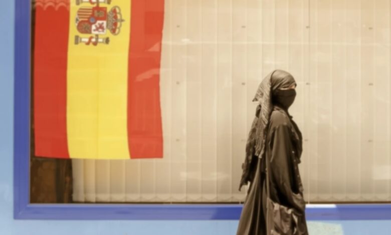 PP and Vox Join Forces as Congress Debates Ban on Burqa and Niqab