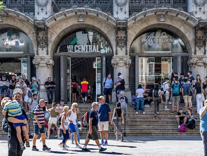 Valencia authorities announce fines for Compromís over street campaign against transport