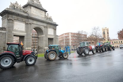 Tractors in Central Madrid Farmers’ Protest Paralyzes City Streets
