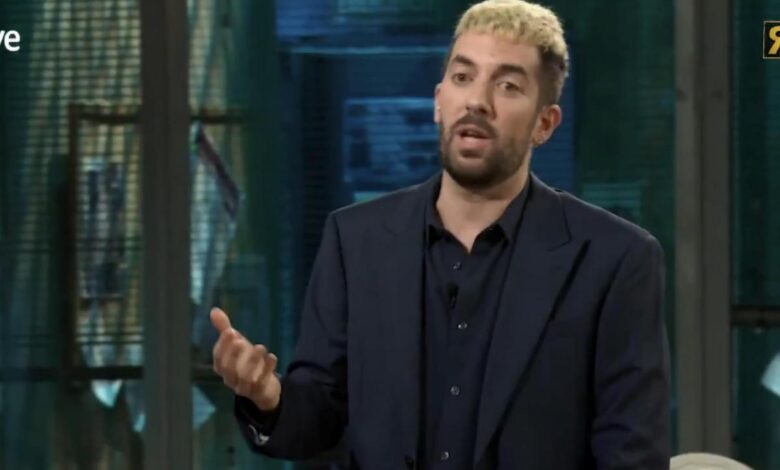 Presentador de TVE pide disculpas tras polémica por silenciar situación de las mujeres en Afganistán