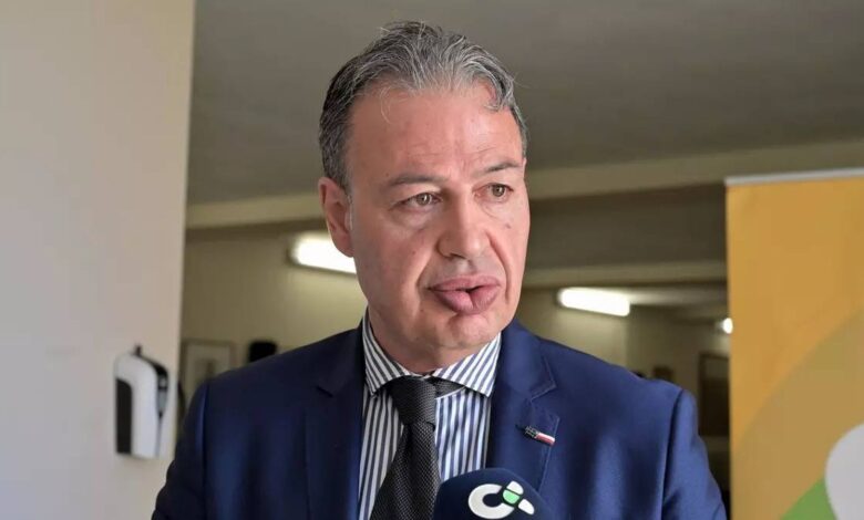 Внезапная отставка главы жилищного института Канарских островов