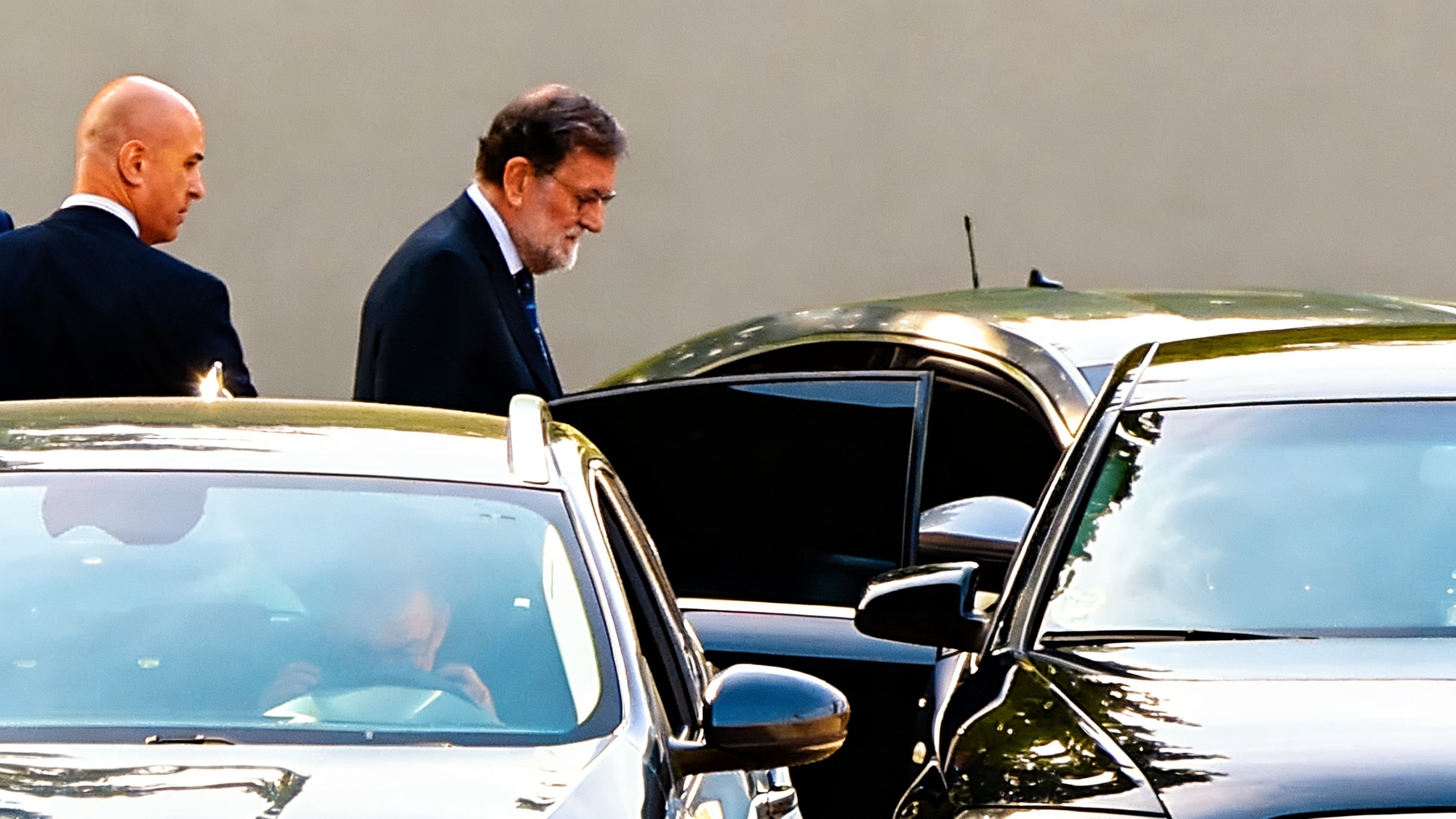 Kitchen Case Trial: Former Minister’s Silence and Millions in Switzerland