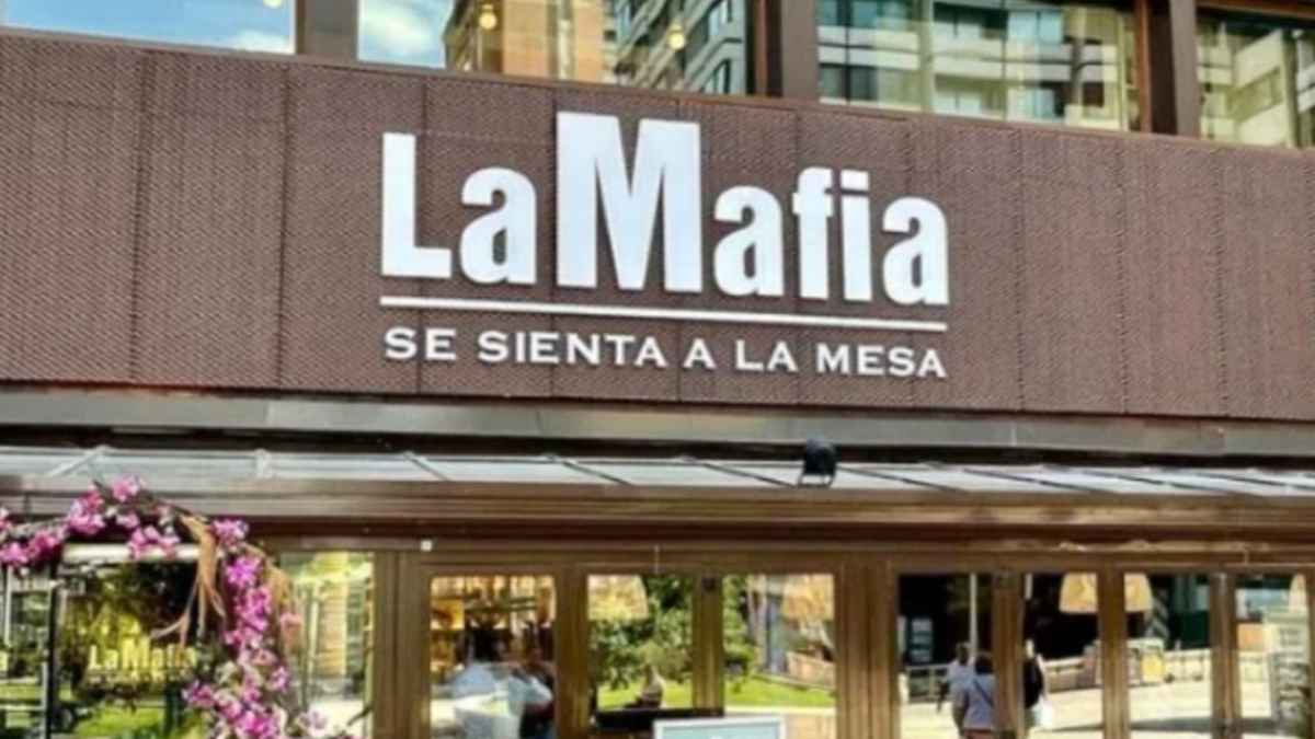 Why La Mafia is Disappearing from Restaurant Signs in Spain — and What It Means for Guests